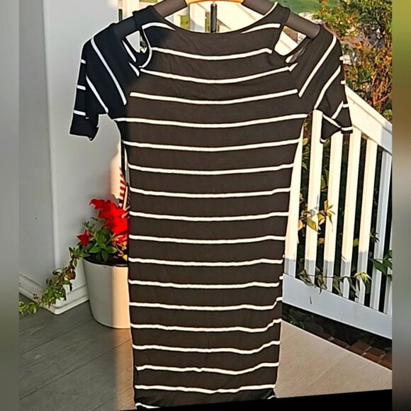 ACEMI striped bodycon cold shoulder dress - Picture 2 of 6